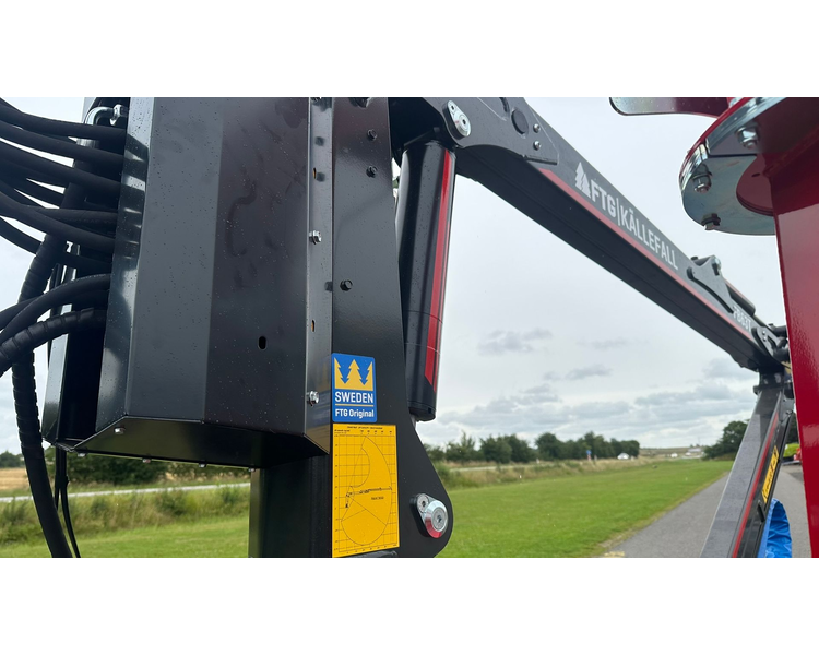 TP 270 PTO K med FTG 6,3m kran med fjernbetjent joystick.