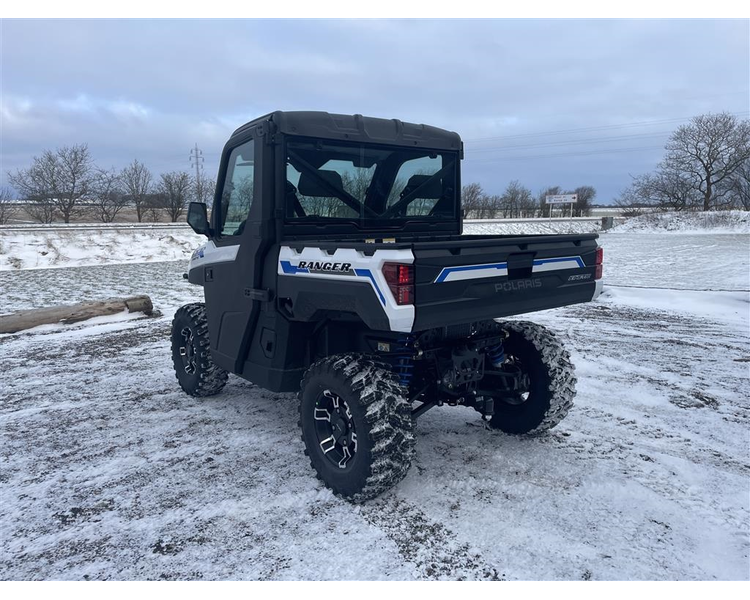 Polaris Ranger Kinetic EV T3B 60 km/t traktor. Inkl Lukket kabine med varme