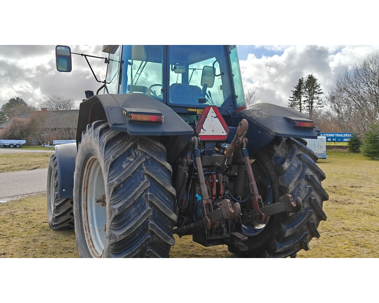 Massey Ferguson 8110