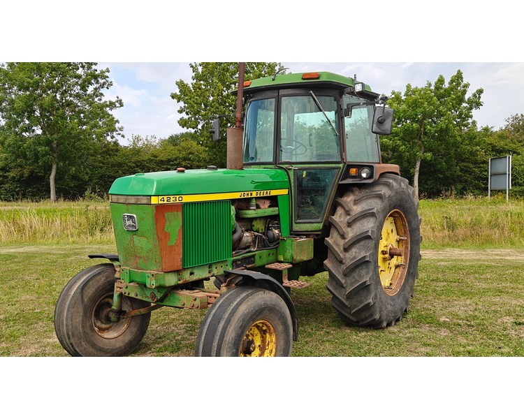 John Deere 4230