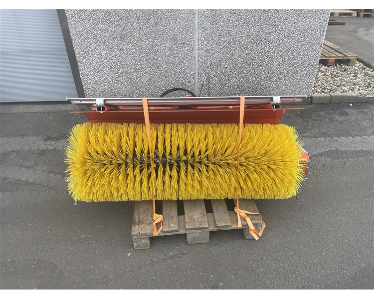 Husqvarna Fejemaskine med sving 135cm