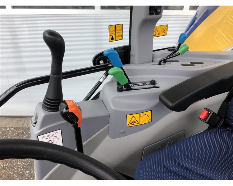 New Holland Boomer 55