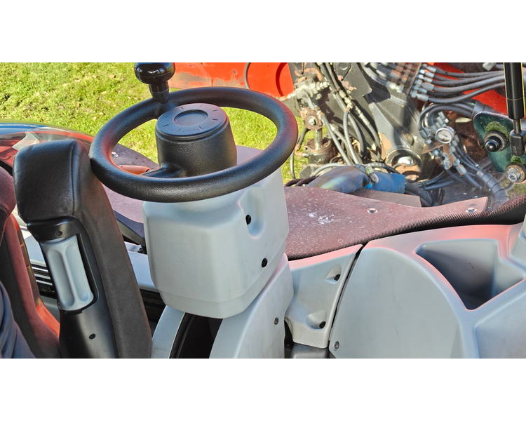 Valtra T214 m. Flisvogn fra Kronos / Alsidig Maskinfabrik