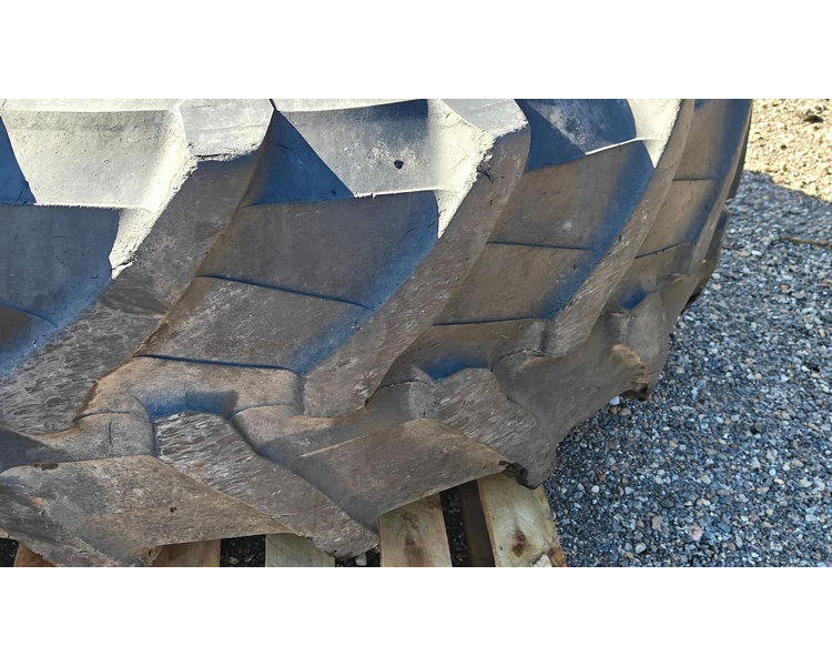 - - - 520/85 R38 XXX Inkl. 7 låse