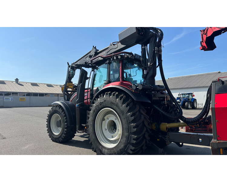 Valtra T234s Med Jenz 360 Flishugger og Alsidig 23m3 Flisvogn