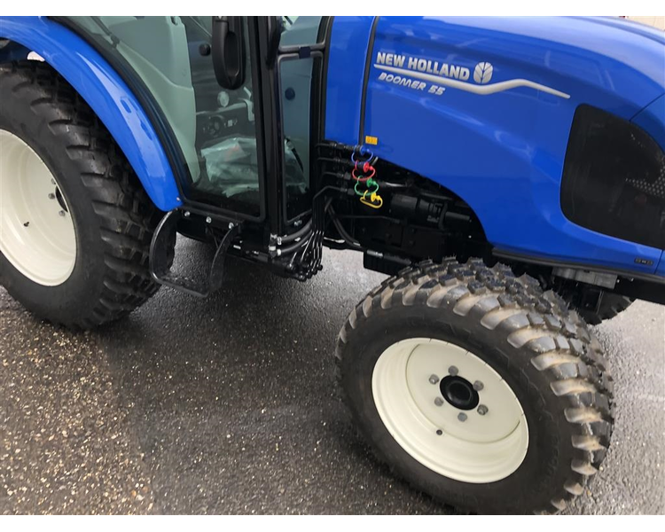 New Holland Boomer 55