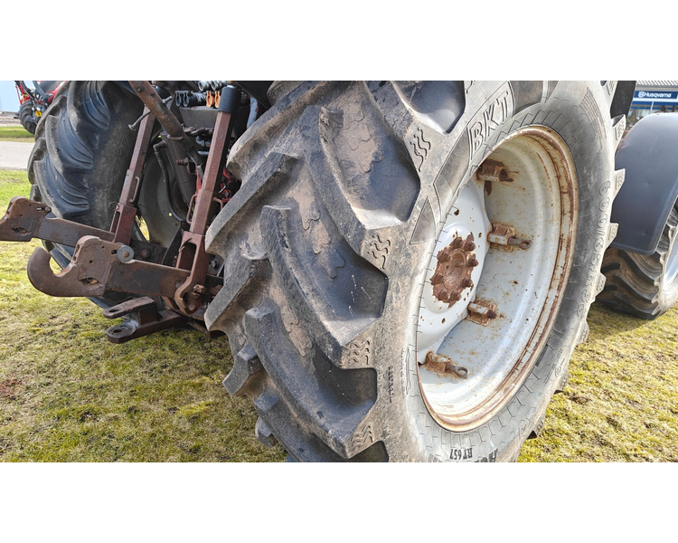 Massey Ferguson 8110