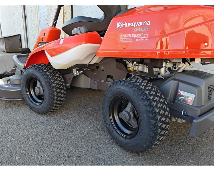 Husqvarna R 214TC Comfort - 103cm klippebord