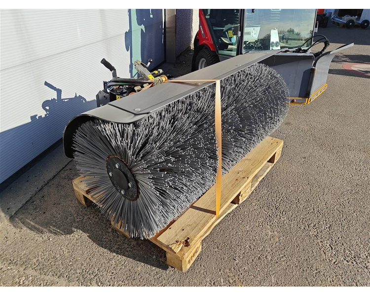 Timan 3330 4WD MEGET PÆN STAND - KOST; V-PLOV, SPREDER