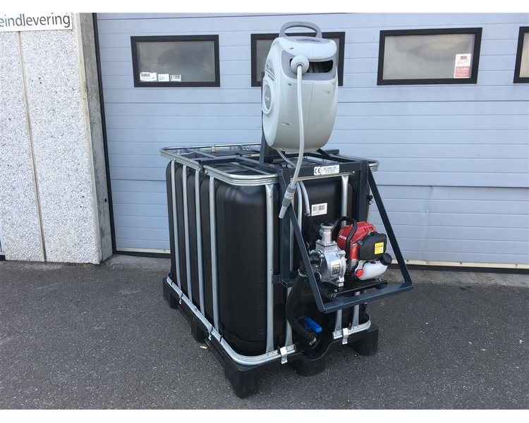 - - - AB Vandtank med Honda motor og slange
