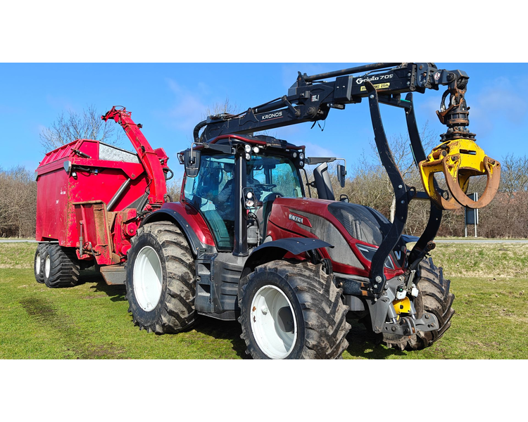 Valtra T234s Med Jenz 360 Flishugger og Alsidig 23m3 Flisvogn