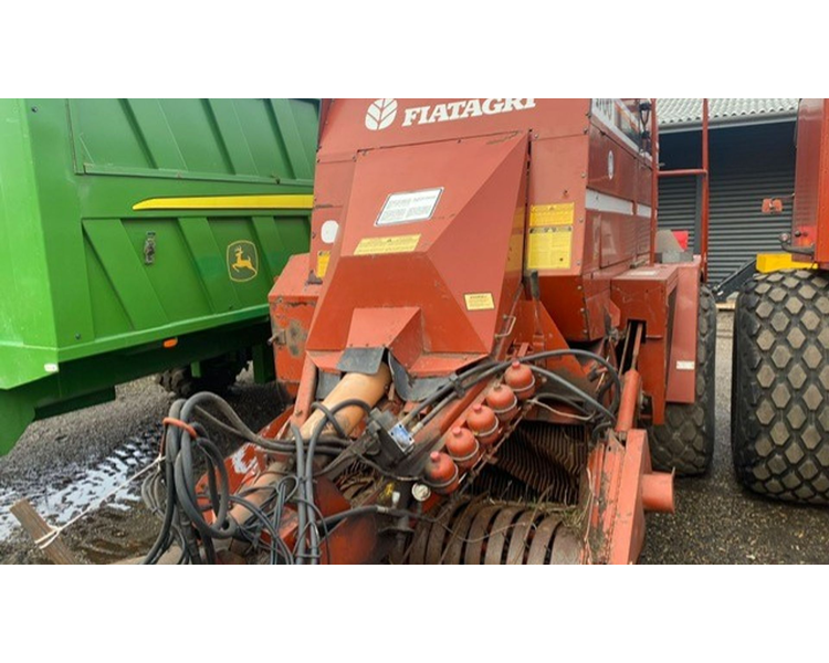 Hesston 4700 m ollerup snitter