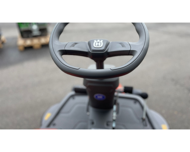 Husqvarna R216Ts Awd inkl. 103cm klipper - NY MODEL