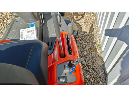 Husqvarna R214TS MED SERVOSTYRING