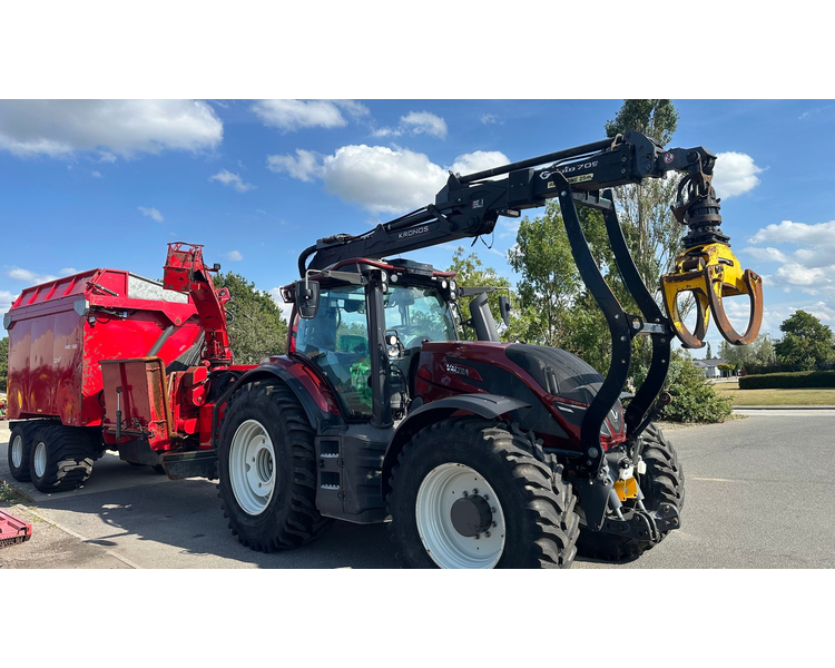Valtra T234s Med Jenz 360 Flishugger og Alsidig 23m3 Flisvogn