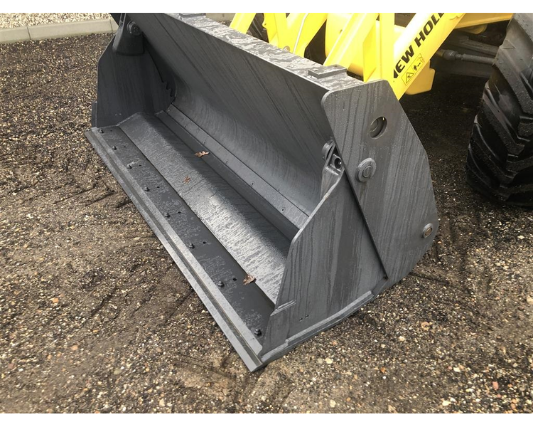 New Holland B115D PÅ LAGER TIL OMGÅENDE LEVERING