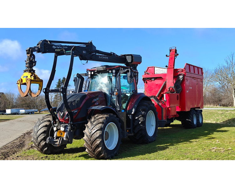 Valtra T234s Med Jenz 360 Flishugger og Alsidig 23m3 Flisvogn