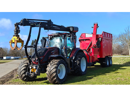 Valtra T234s Med Jenz 360 Flishugger og Alsidig 23m3 Flisvogn