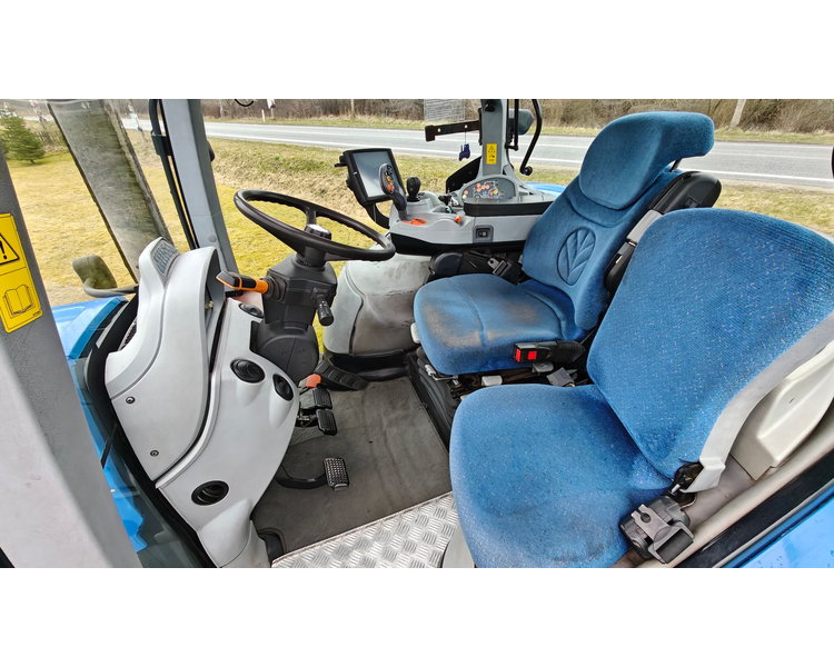 New Holland T7070 AutoCommand