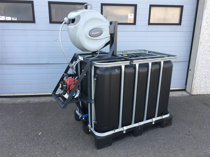 - - - AB Vandtank med Honda motor og slange