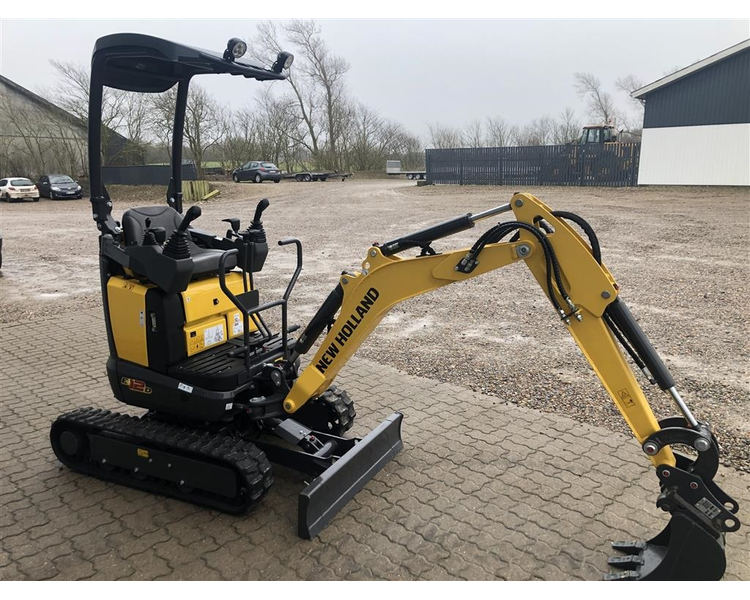 New Holland E12D new holland nye minigraver på vej hjem