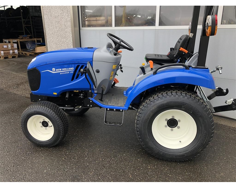 New Holland Boomer 25