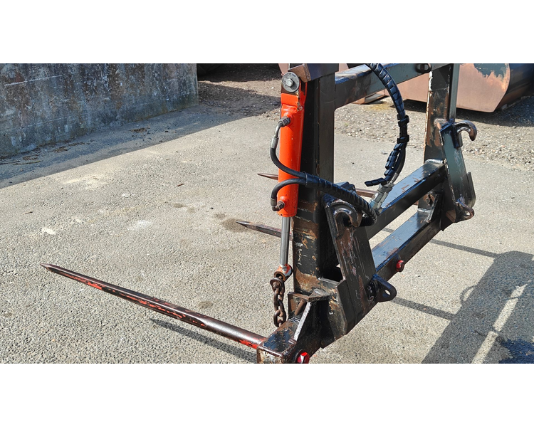 - - - Storballespyd m/EURO beslag Med hydraulisk opklap