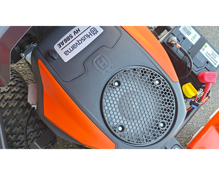 Husqvarna R214TC. inkl. 103cm klipperdæk