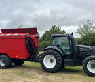 Valtra T214 m. Flisvogn fra Kronos / Alsidig Maskinfabrik