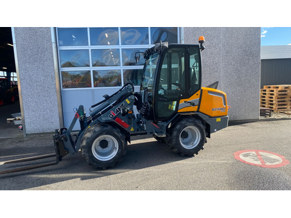 Giant G2700 X-TRA HD PLUS