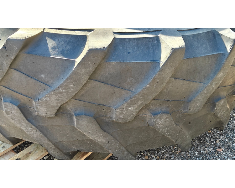 - - - 520/85 R38 XXX Inkl. 7 låse