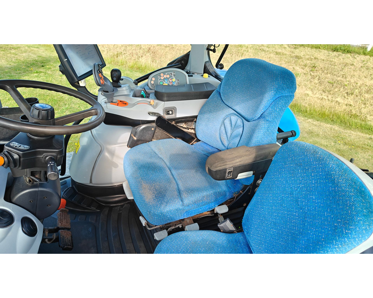New Holland T7050 AUTO COMMAND