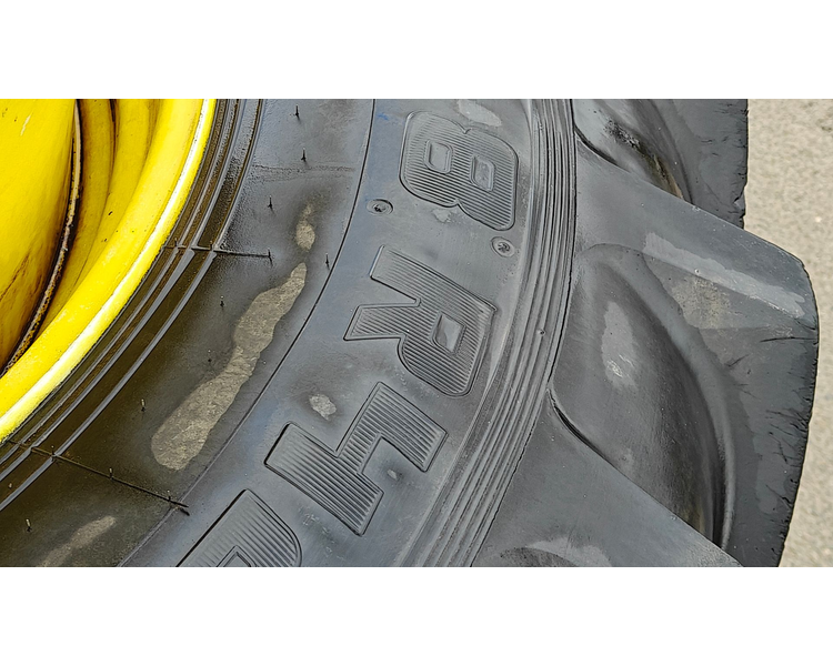 - - - Tvillinghjul sæt 20.8R42 inkl. låse