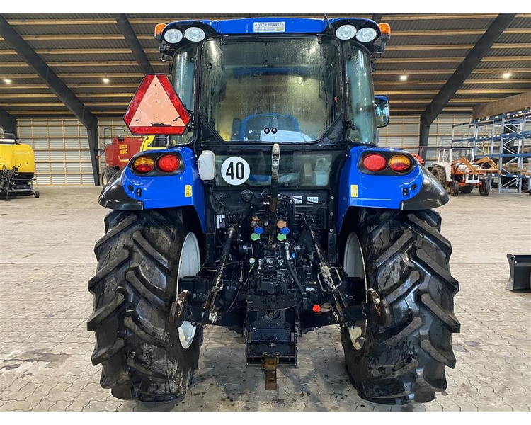 New Holland T4.95 Med frontlæsser