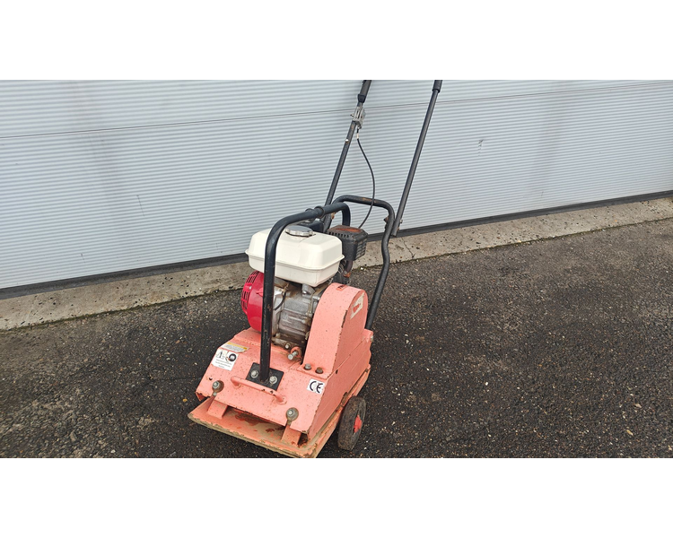 - - - 75kg pladevibrator med Honda motor