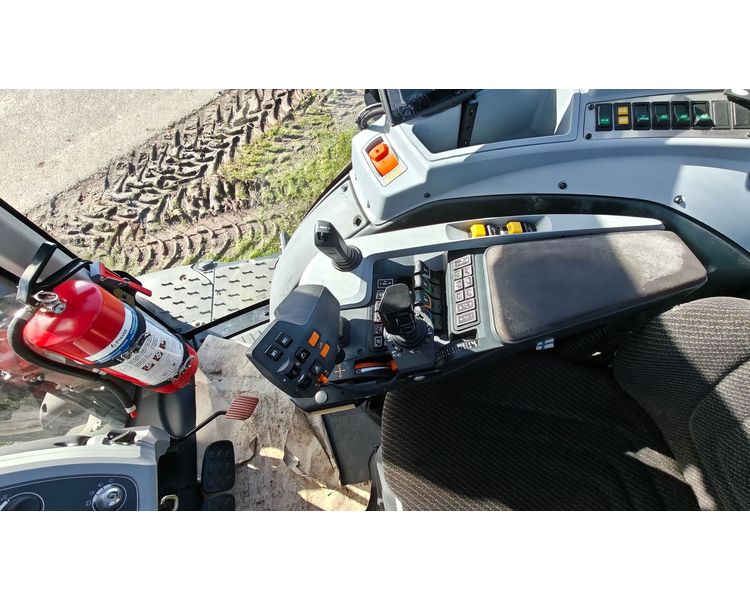 Valtra T234s Med Jenz 360 Flishugger og Alsidig 23m3 Flisvogn