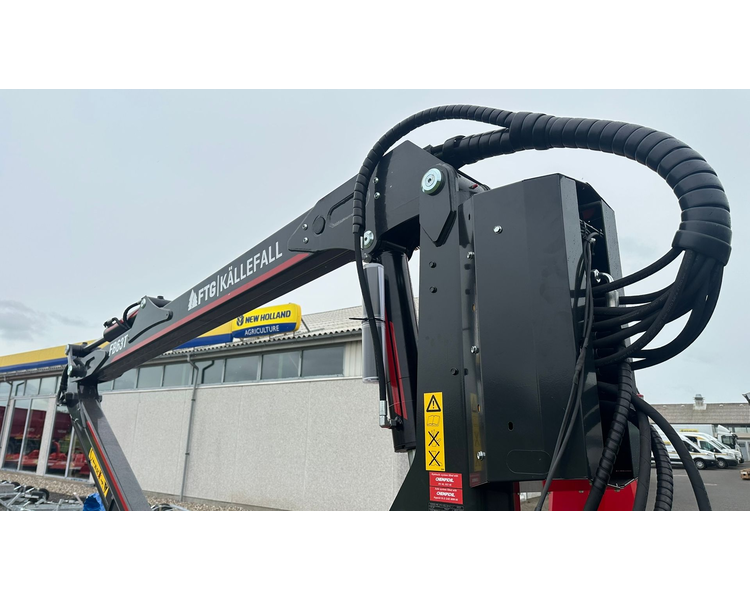 TP 270 PTO K med FTG 6,3m kran med fjernbetjent joystick.