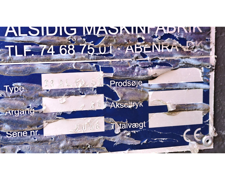 Valtra T234s Med Jenz 360 Flishugger og Alsidig 23m3 Flisvogn