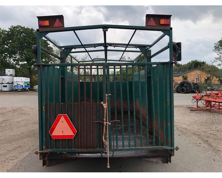 - - - Kreaturvogn med Hydraulik