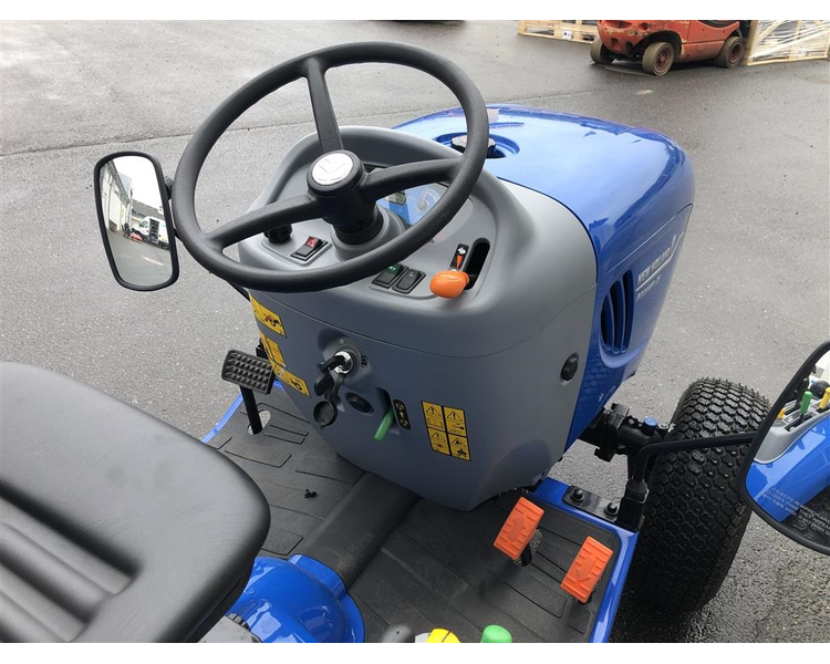 New Holland Boomer 25