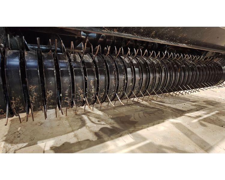 New Holland Roll-Belt 180 Superfeed