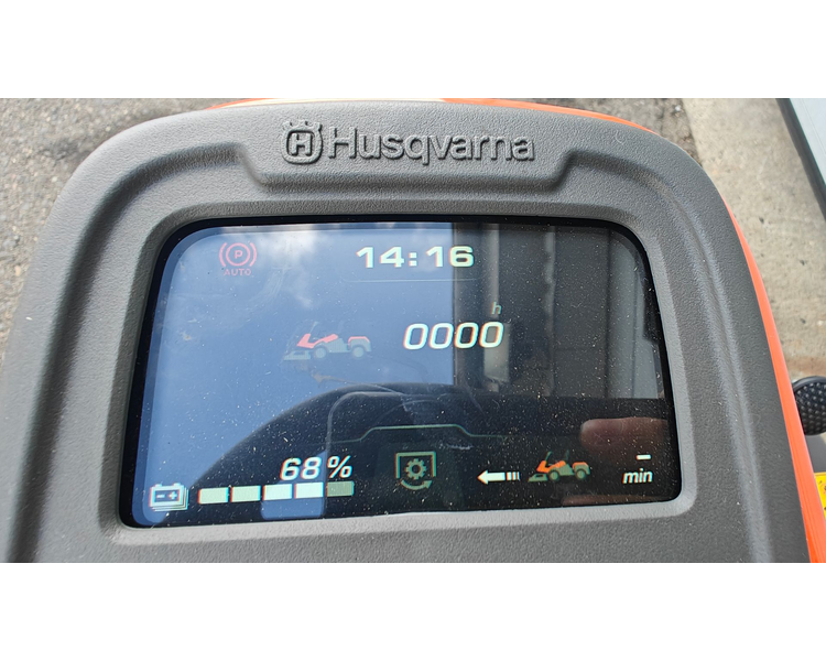 Husqvarna R200IX AWD Long Range model (dobbelt batteri)