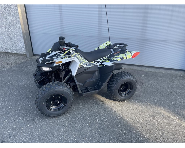 Polaris Outlaw 70 Flag & hjelm