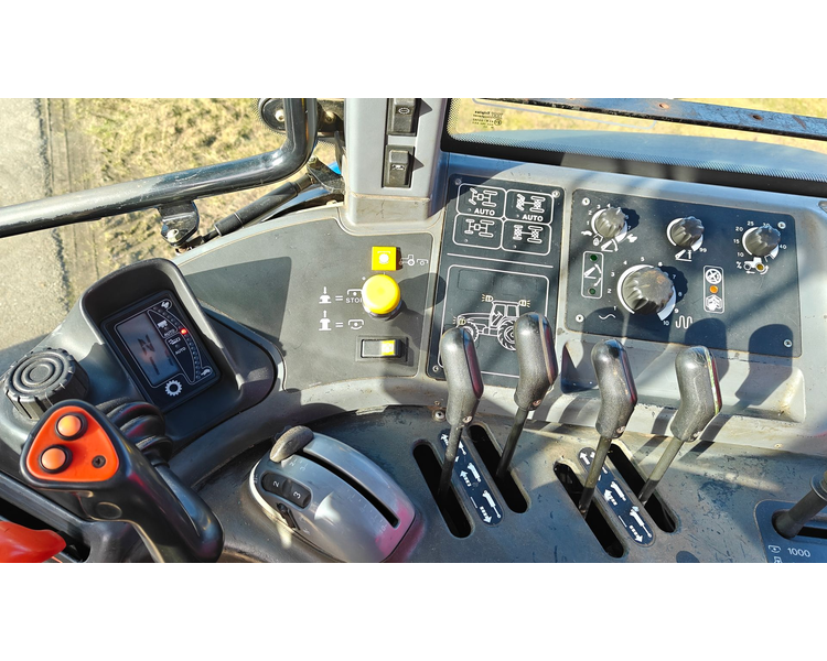 New Holland TM 165