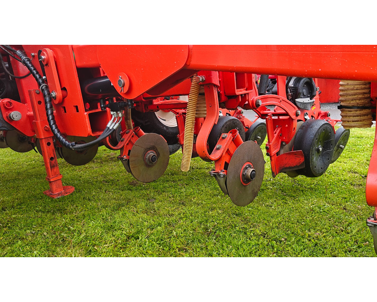 Maschio Gaspardo MANTA ISOTRONIC 12-75 XL Med fronttank