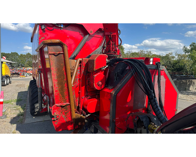 Valtra T234s Med Jenz 360 Flishugger og Alsidig 23m3 Flisvogn