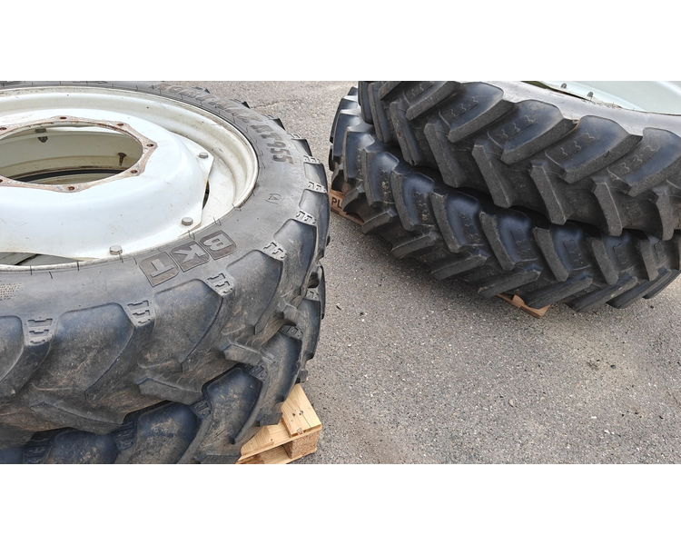 sprøjtehjul 380/90R46 - 270/95R36 XXX New Holland T7.170