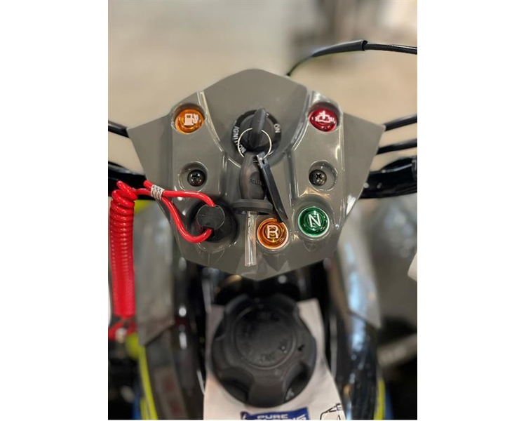 Polaris Outlaw 110 Flag & hjelm