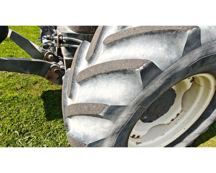 New Holland TM150