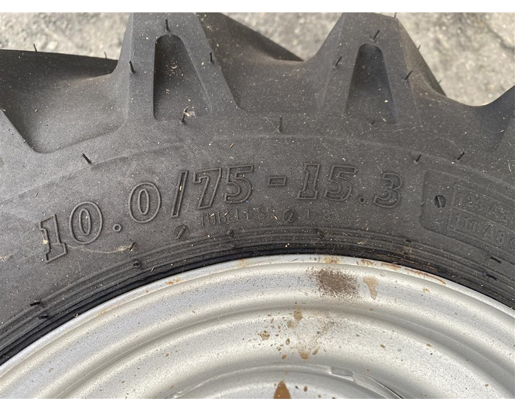 - - - 4 stk nye dæk